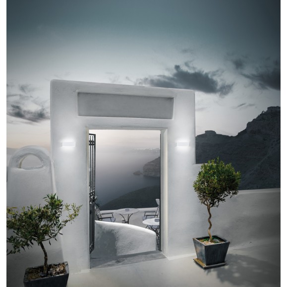 Ara Small Outdoor Wall Lamp