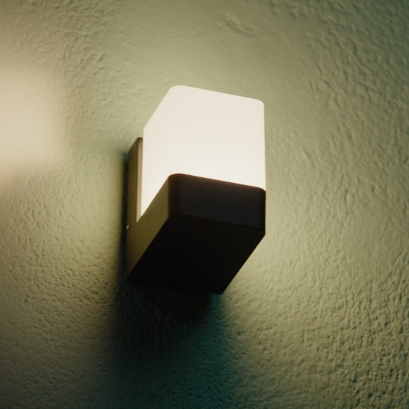 Opalo LED Outdoor Wall Lamp