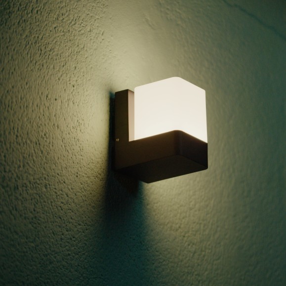 Opalo LED Outdoor Wall Lamp