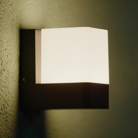 Opalo LED Outdoor Wall Lamp